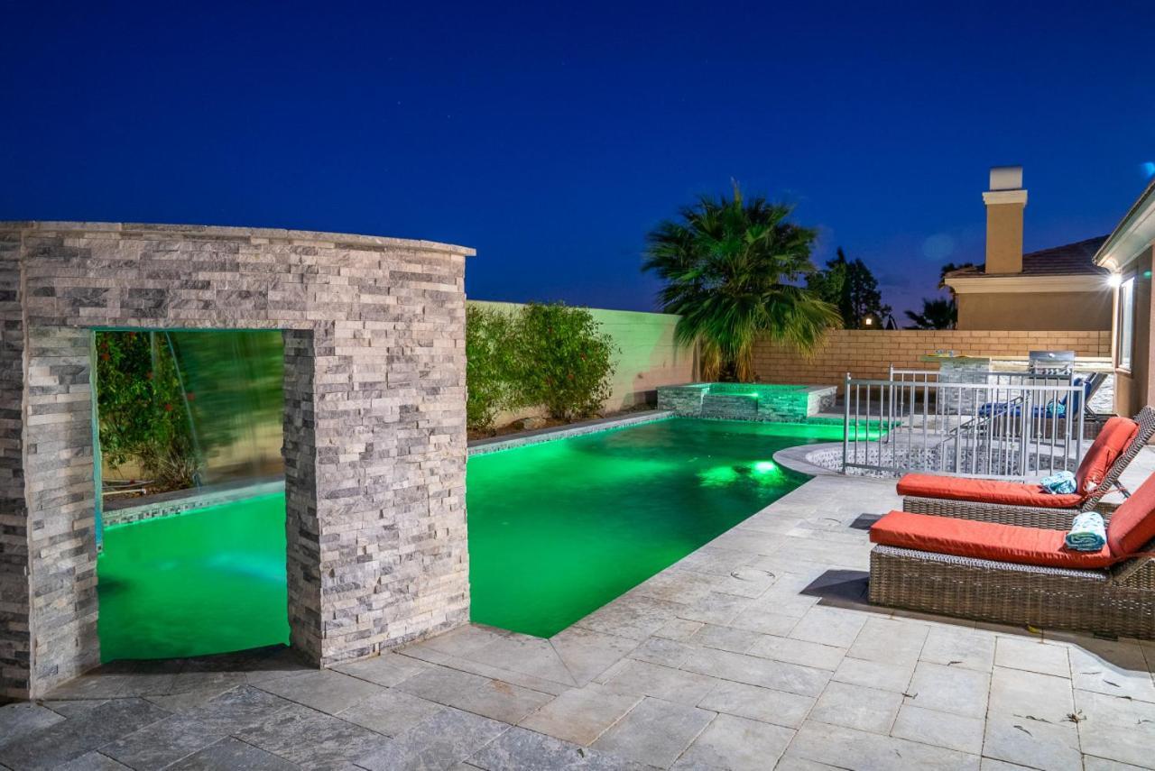 Sentiero - New Resort Style Living, Multi Level Poolインディオ エクステリア 写真